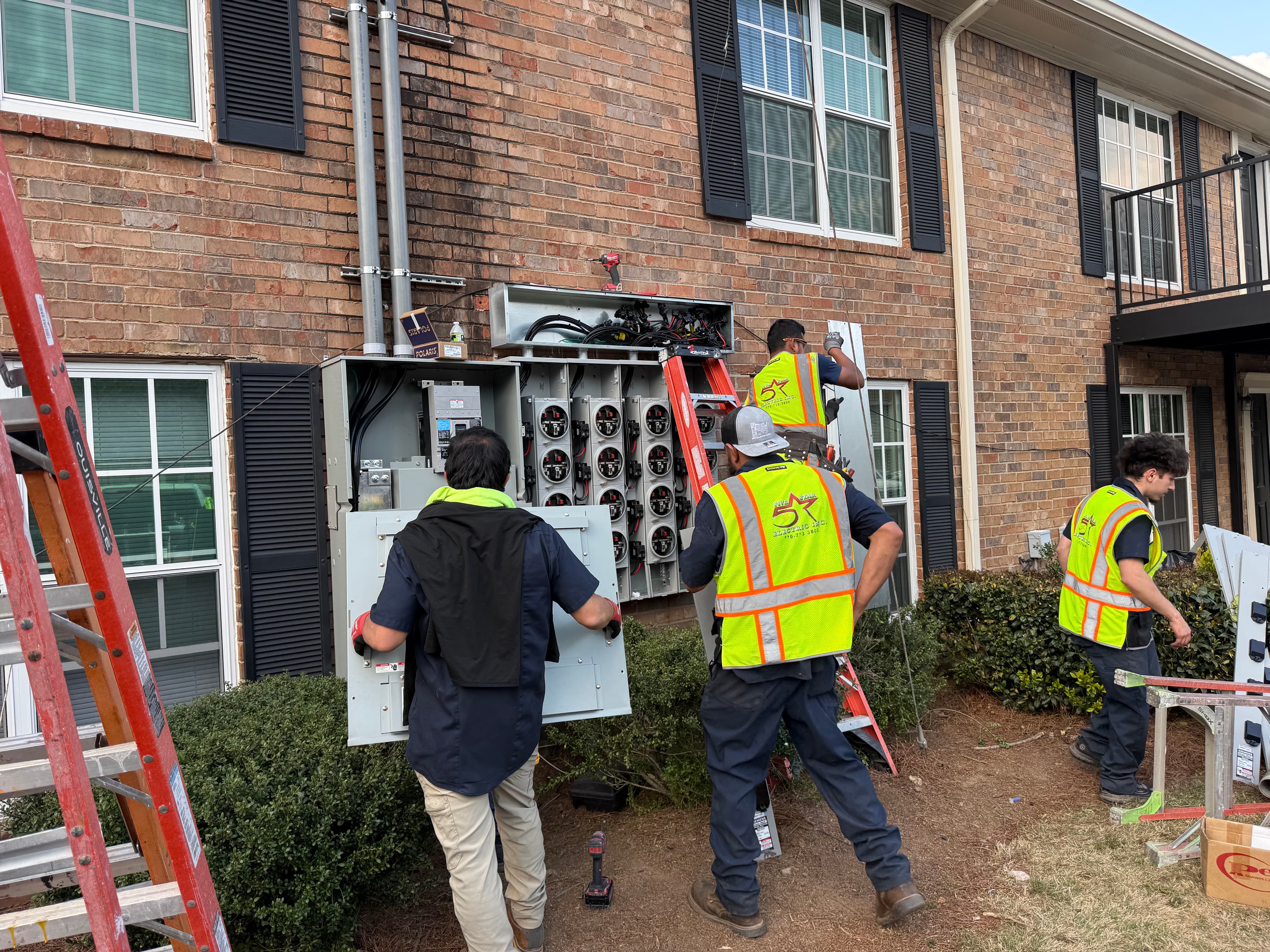 Project 800 Amp 16-Unit Meter Disconnect and Service Repair in East Point GA image