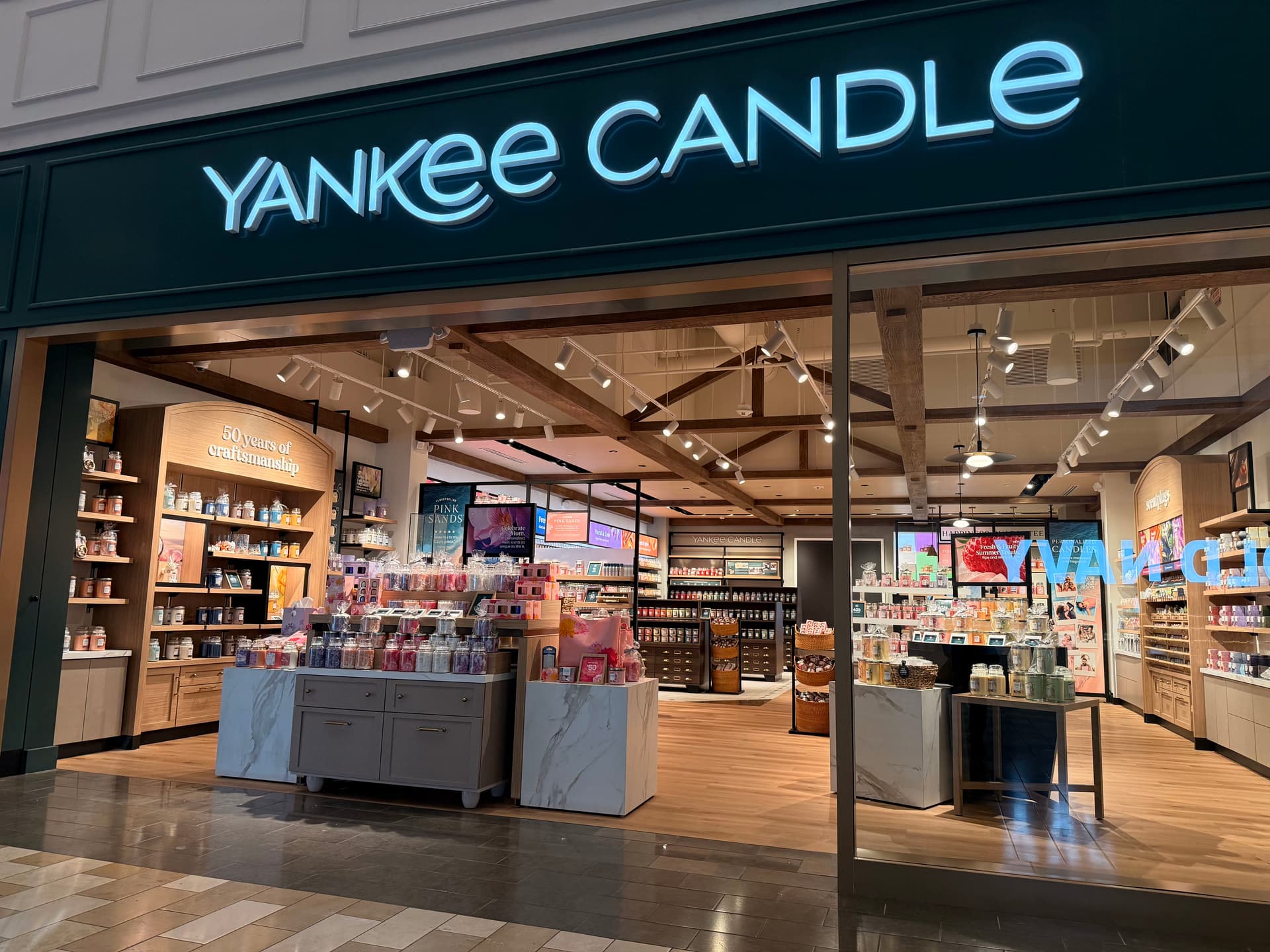 Yankee Candle Tenant Fit-Up at Mall of Georgia image
