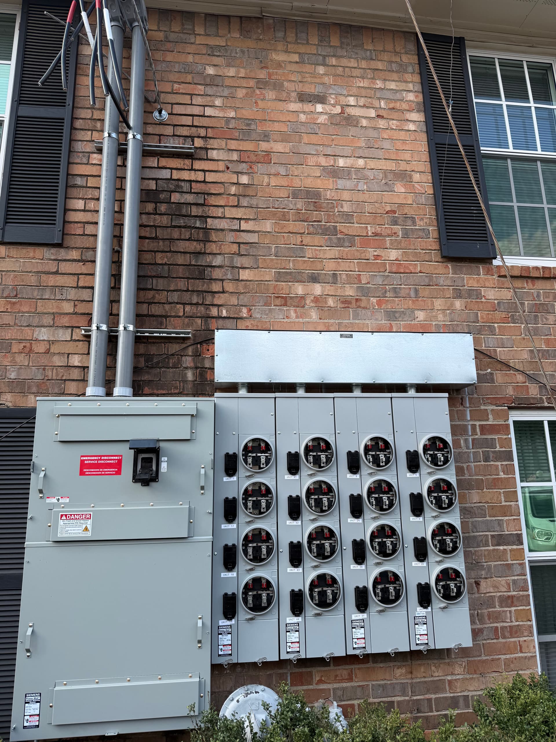Gallery photos for 800 Amp 16-Unit Meter Disconnect and Service Repair in East Point GA: Image #2